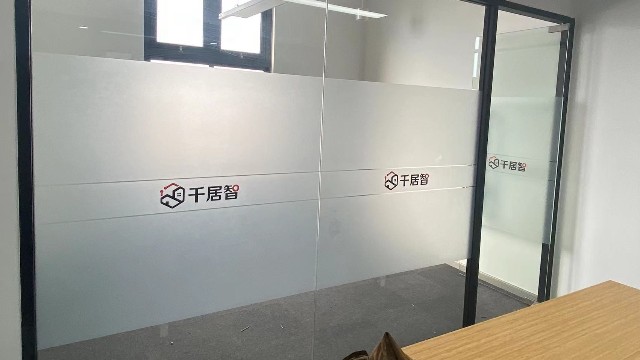 上海磨砂膜哪家好_ 如何將自然元素融入玻璃裝飾畫中？